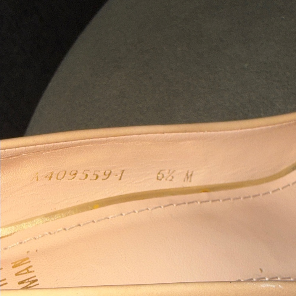 Stuart Weitzman Nude Patent Leather Peep Toe Womens 6.5 Heels Classic Preppy - Picture 10 of 11